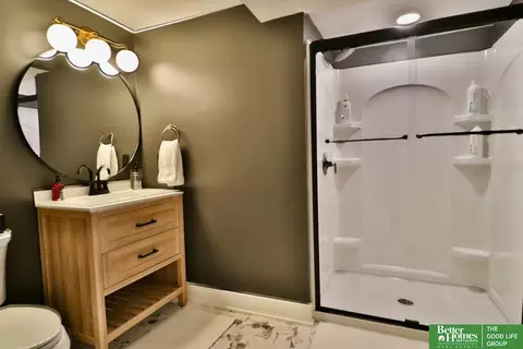 Bath - 9944 Devonshire Dr, Omaha, NE 68114 photo 9 of 10