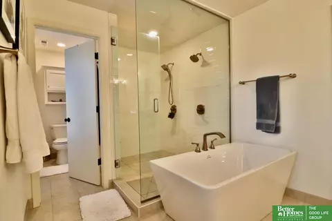 Bath - 9944 Devonshire Dr, Omaha, NE 68114 photo 4 of 10