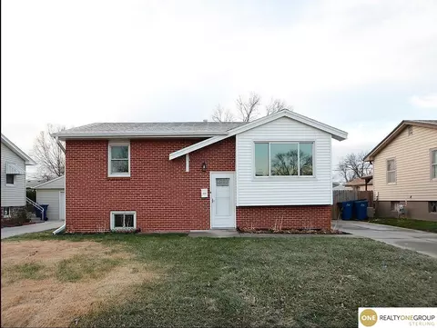 1005 Cachelin Dr, Carter Lake, IA 51510