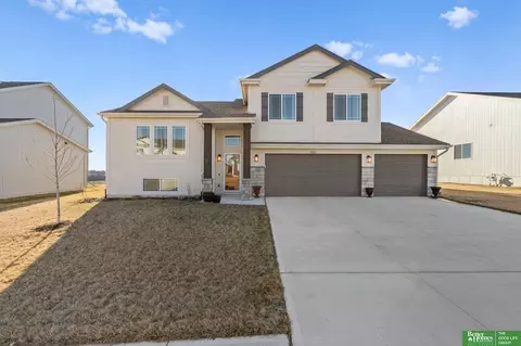 8012 S 200th St, Gretna, NE 68028