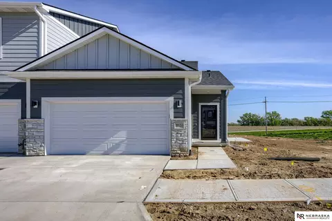 4576 Schilling Ct, Bellevue, NE 68133