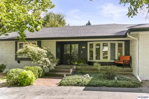 8731 Douglas St, Omaha, NE 68114