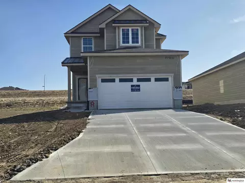 16101 Isabella St, Bennington, NE 68007