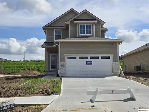 16101 Isabella St, Bennington, NE 68007