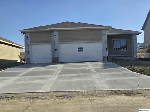 16109 Isabella St, Bennington, NE 68007