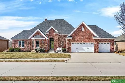 5732 S 239th St, Elkhorn, NE 68022