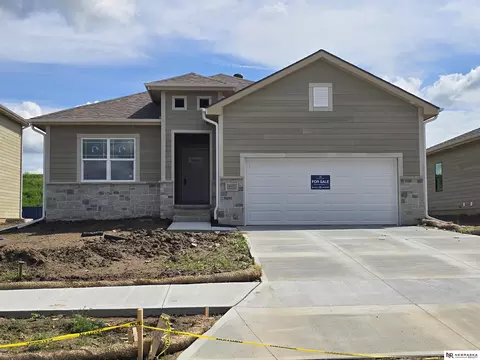 16105 Isabella St, Bennington, NE 68007