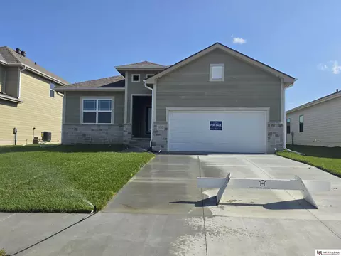 16105 Isabella St, Bennington, NE 68007