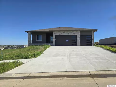 17118 Cora St, Bennington, NE 68007