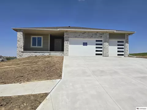 17118 Cora St, Bennington, NE 68007