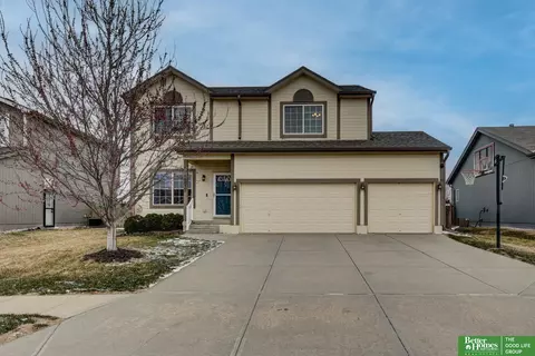 18028 Lillian St, Omaha, NE 68136