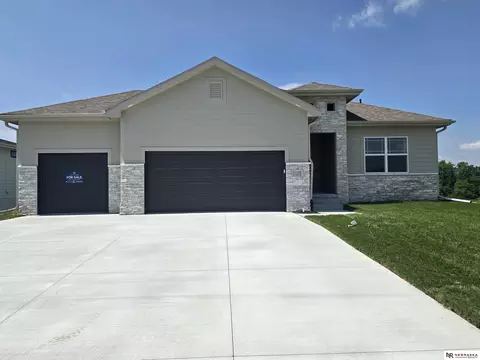 11108 N 173 St, Bennington, NE 68007