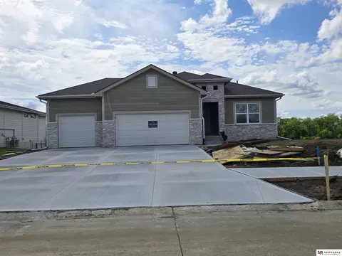 11108 N 173 St, Bennington, NE 68007