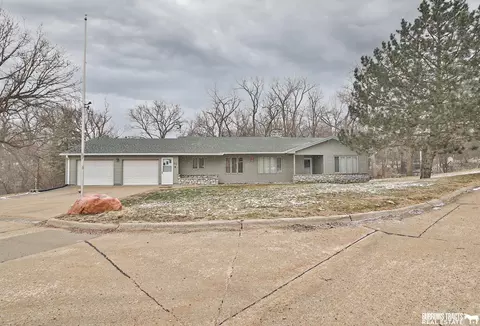 112 Oak Ct, Weeping Water, NE 68463