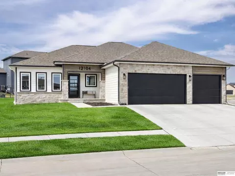 12104 S 209th St, Gretna, NE 68028