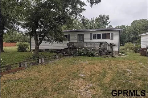 123 Grand St, Greenwood, NE 68366