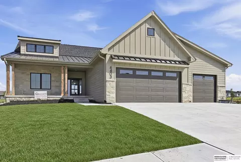 6403 S 214 St, Elkhorn, NE 68022