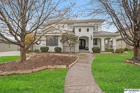 21313 Hickory St, Elkhorn, NE 68022