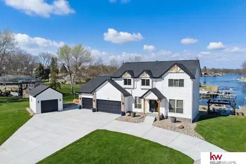 918 Adams Ct, Plattsmouth, NE 68048