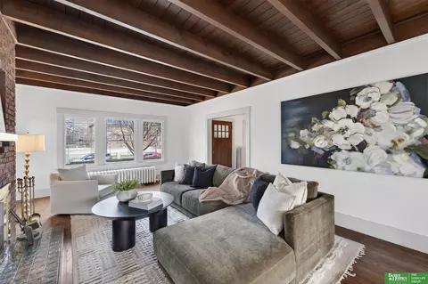 5115 Davenport St, Omaha, NE 68132