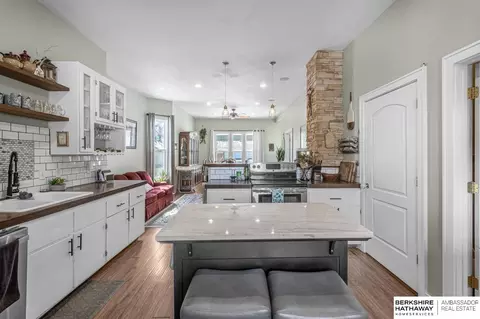 Kitchen - 4226 Patrick Ave, Omaha, NE 68111 photo 3 of 4