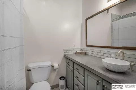 Bath - 4226 Patrick Ave, Omaha, NE 68111 photo 2 of 2