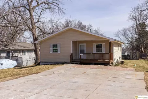 2822 Josephine St, Bellevue, NE 68147