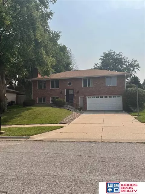 6001 Robin Rd, Lincoln, NE 68516