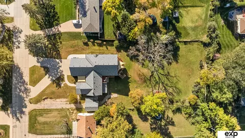 204 Hillcrest Ave, Bellevue, NE 68005