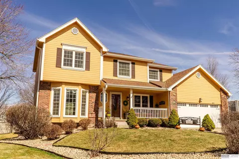 16812 M Cir, Omaha, NE 68135