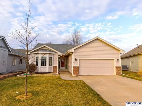 7715 S 94 St, La Vista, NE 68128
