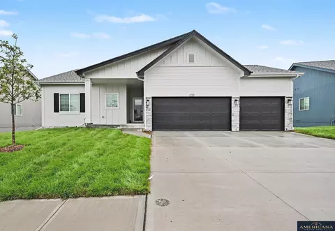 17722 Greenfield St, Omaha, NE 68136