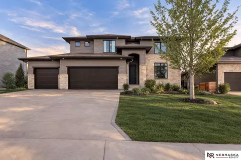 7322 N 168th Ave, Bennington, NE 68007
