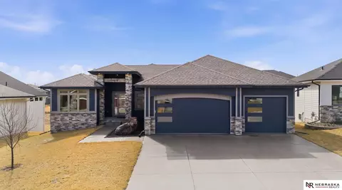 19817 Cottonwood St, Gretna, NE 68028