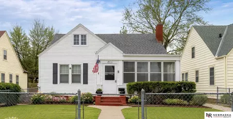 2870 Iowa St, Omaha, NE 68112