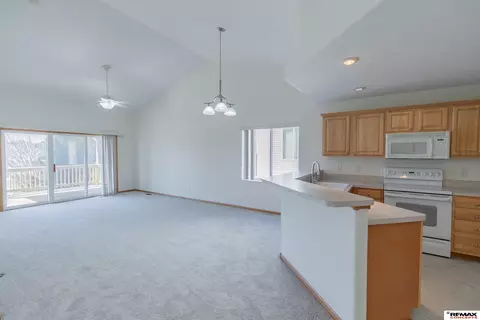 6845 Whitewater Ln, Lincoln, NE 68521