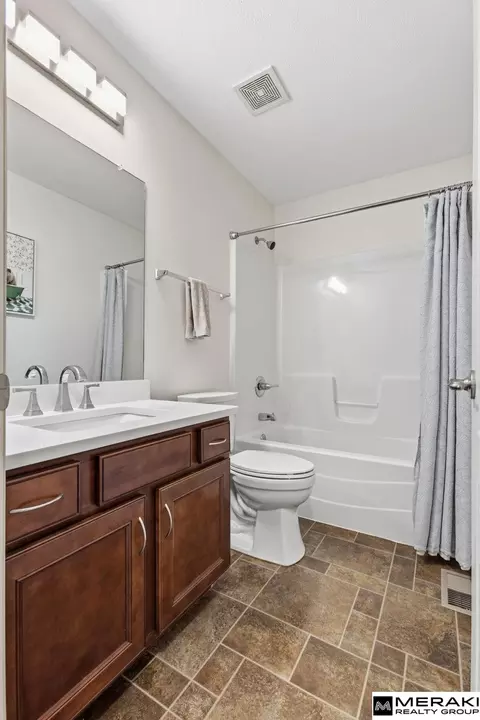 Bath - 14210 Vane St, Omaha, NE 68142 photo 2 of 2
