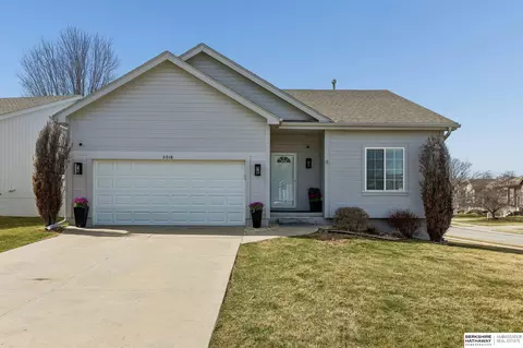 3018 N 144th Ter, Omaha, NE 68116