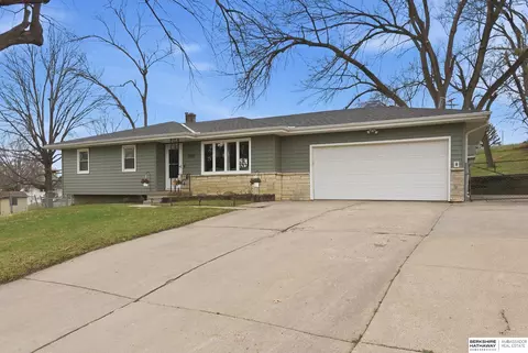 8014 Groves Cir, Omaha, NE 68147