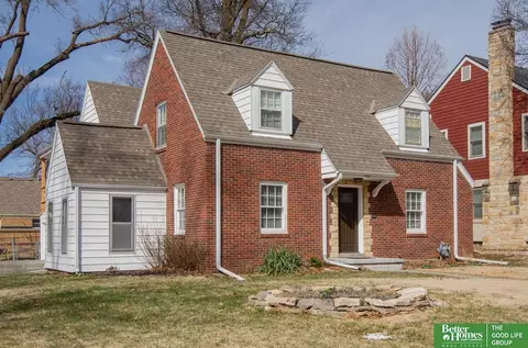 2002 N 55 St, Omaha, NE 68104