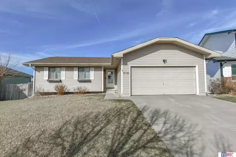 5136 W Sparrow Ln, Lincoln, NE 68528