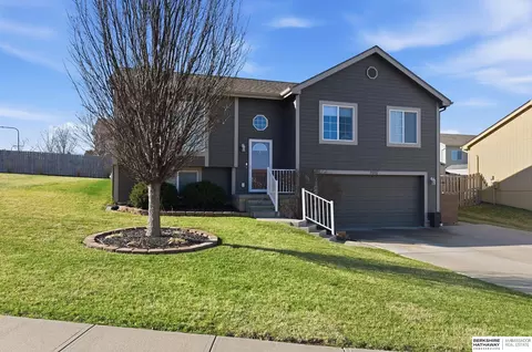 7215 Michelle Ave, La Vista, NE 68128