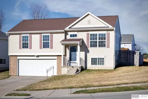 7520 N 110th Ave, Omaha, NE 68142