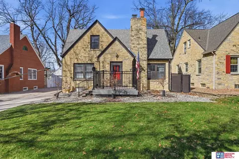 833 Elmwood Ave, Lincoln, NE 68510