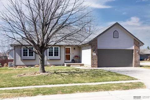 10910 S 210th St, Gretna, NE 68028