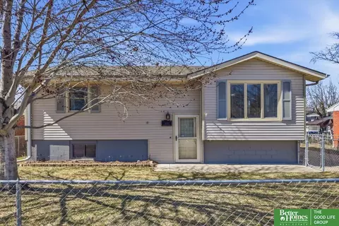 4004 N 13 St, Carter Lake, IA 51510