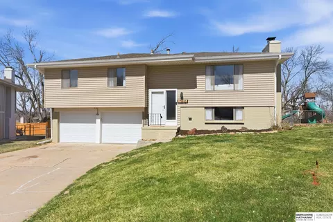 13810 X Cir, Omaha, NE 68137
