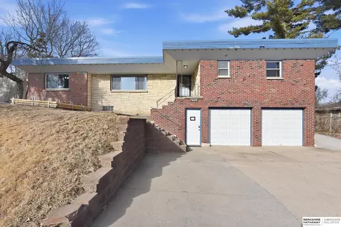 7634 Maple St, Omaha, NE 68134