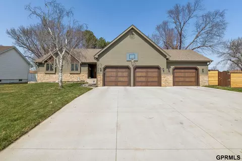 20512 Antler Cir, Elkhorn, NE 68022