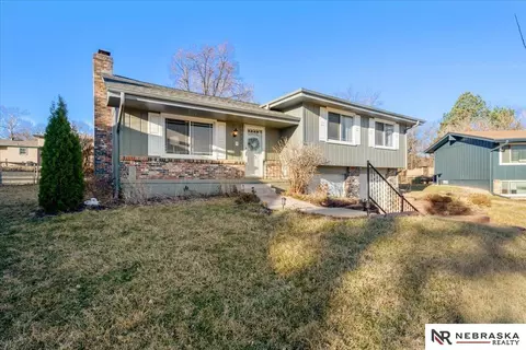 9947 Orchard Cir, Omaha, NE 68127